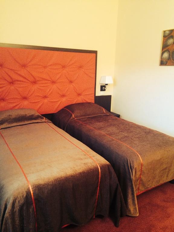 Hotel Fiama Otelu Rosu Chambre photo
